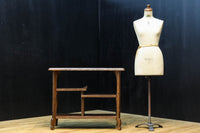 花彫刻が華やかな日光彫の飾り棚 BB3086