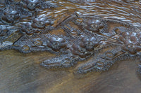 花彫刻が華やかな日光彫の飾り棚 BB3086