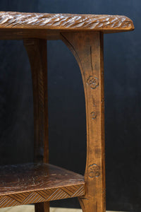 花彫刻が華やかな日光彫の飾り棚 BB3086