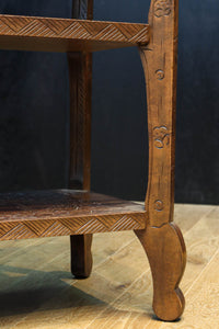 花彫刻が華やかな日光彫の飾り棚 BB3086