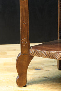 花彫刻が華やかな日光彫の飾り棚 BB3086