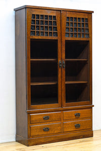 ダイヤガラスが煌めくレトロモダンな観音扉のガラスケース BB3092