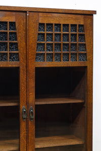 ダイヤガラスが煌めくレトロモダンな観音扉のガラスケース BB3092