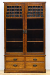 ダイヤガラスが煌めくレトロモダンな観音扉のガラスケース BB3092