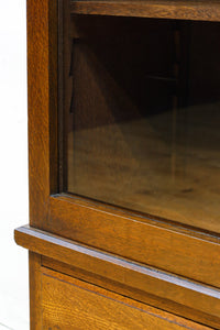 ダイヤガラスが煌めくレトロモダンな観音扉のガラスケース BB3092