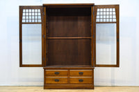 ダイヤガラスが煌めくレトロモダンな観音扉のガラスケース BB3092