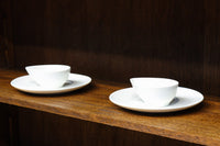 ダイヤガラスが煌めくレトロモダンな観音扉のガラスケース BB3092