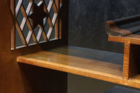 時代を経た味わいが風情溢れる上質な飾り棚 BB3103