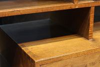 時代を経た味わいが風情溢れる上質な飾り棚 BB3103