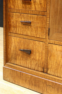 時代を経た味わいが風情溢れる上質な飾り棚 BB3103