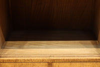 時代を経た味わいが風情溢れる上質な飾り棚 BB3103