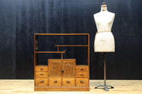 時代を経た味わいが風情溢れる上質な飾り棚 BB3103