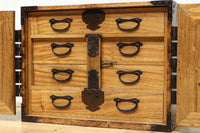 珍品!! 迫力ある装飾金具で飾られた絢爛な観音扉の小型帳場箪笥 BB3105