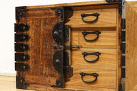 珍品!! 迫力ある装飾金具で飾られた絢爛な観音扉の小型帳場箪笥 BB3105