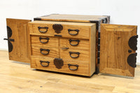 珍品!! 迫力ある装飾金具で飾られた絢爛な観音扉の小型帳場箪笥 BB3105