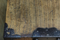 珍品!! 迫力ある装飾金具で飾られた絢爛な観音扉の小型帳場箪笥 BB3105