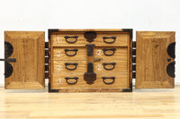 珍品!! 迫力ある装飾金具で飾られた絢爛な観音扉の小型帳場箪笥 BB3105