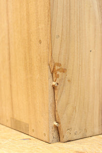 珍品!! 迫力ある装飾金具で飾られた絢爛な観音扉の小型帳場箪笥 BB3105