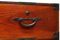 装飾金具が映えるアイアンフレーム付き衣裳箪笥 BB3107