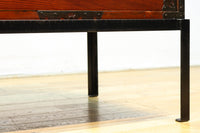 装飾金具が映えるアイアンフレーム付き衣裳箪笥 BB3107