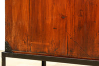 装飾金具が映えるアイアンフレーム付き衣裳箪笥 BB3107