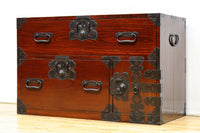 大振りの装飾金具で趣きのある庄内衣裳箪笥 BB3109