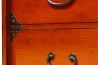 引き出し内部にまで黒漆を施した上質な庄内収納箪笥 BB3113