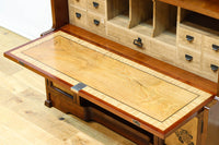 国産ステンドグラスが煌めく魅力的な造りのライティングビューロー BB3114