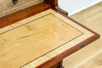 国産ステンドグラスが煌めく魅力的な造りのライティングビューロー BB3114