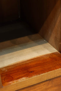 国産ステンドグラスが煌めく魅力的な造りのライティングビューロー BB3114