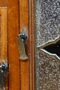 国産ステンドグラスが煌めく魅力的な造りのライティングビューロー BB3114