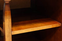 国産ステンドグラスが煌めく魅力的な造りのライティングビューロー BB3114