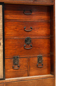 歴史ある味わい深いふすま絵の飛騨地方茶箪笥 BB3116