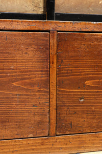 歴史ある味わい深いふすま絵の飛騨地方茶箪笥 BB3116