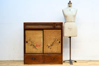歴史ある味わい深いふすま絵の飛騨地方茶箪笥 BB3116