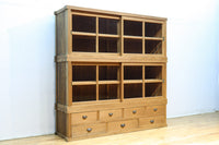 ゆらゆらガラスが引き立つ上品な佇まいをした三段重ねのレトロガラスケース BB3123