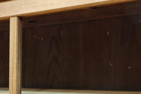 ゆらゆらガラスが引き立つ上品な佇まいをした三段重ねのレトロガラスケース BB3123