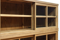 ゆらゆらガラスが引き立つ上品な佇まいをした三段重ねのレトロガラスケース BB3123