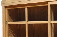 ゆらゆらガラスが引き立つ上品な佇まいをした三段重ねのレトロガラスケース BB3123