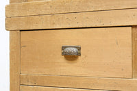 ゆらゆらガラスが引き立つ上品な佇まいをした三段重ねのレトロガラスケース BB3123