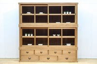 ゆらゆらガラスが引き立つ上品な佇まいをした三段重ねのレトロガラスケース BB3123