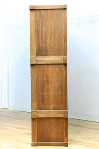 ゆらゆらガラスが引き立つ上品な佇まいをした三段重ねのレトロガラスケース BB3123