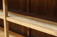 ゆらゆらガラスが引き立つ上品な佇まいをした三段重ねのレトロガラスケース BB3123