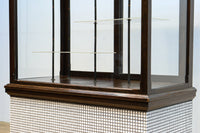 タイル細工を施したレトロ感溢れる稀少アンバー色ガラス4面ショーケース BB3124