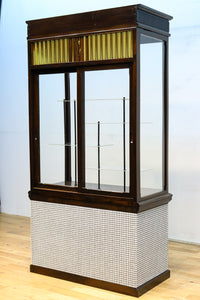 タイル細工を施したレトロ感溢れる稀少アンバー色ガラス4面ショーケース BB3124