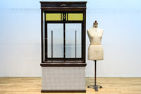 タイル細工を施したレトロ感溢れる稀少アンバー色ガラス4面ショーケース BB3124