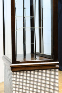 タイル細工を施したレトロ感溢れる稀少アンバー色ガラス4面ショーケース BB3124