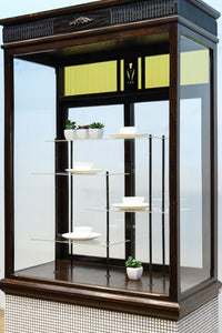 タイル細工を施したレトロ感溢れる稀少アンバー色ガラス4面ショーケース BB3124
