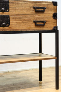 凛とした風格漂うアイアンフレーム付き総桐刀箪笥 BB3126