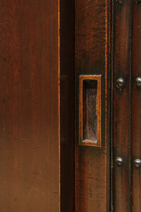 上品さが際立つみざら戸づくりの近江水屋箪笥 BB3132